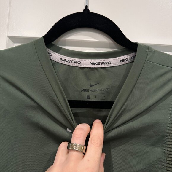 Green Nike Pro Aeroadapt Women's Long-Sleeve Top - Picture 3 of 3